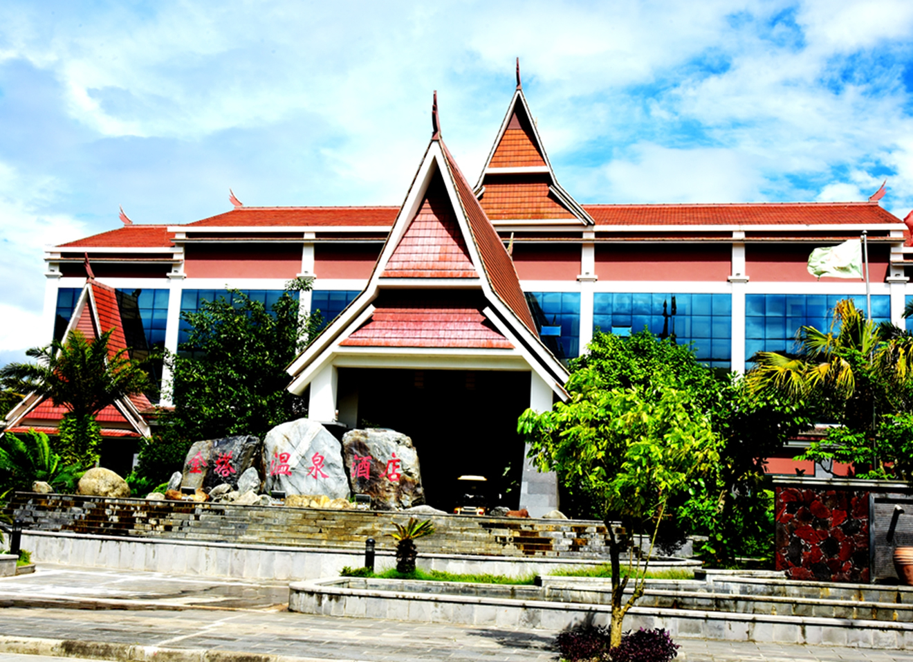 梁河縣金塔溫泉酒店定制11KW一用一備熱水型恒壓供水設備一臺 梁河縣金塔溫泉酒店定制11KW一用一備熱水型恒壓供水設備一臺